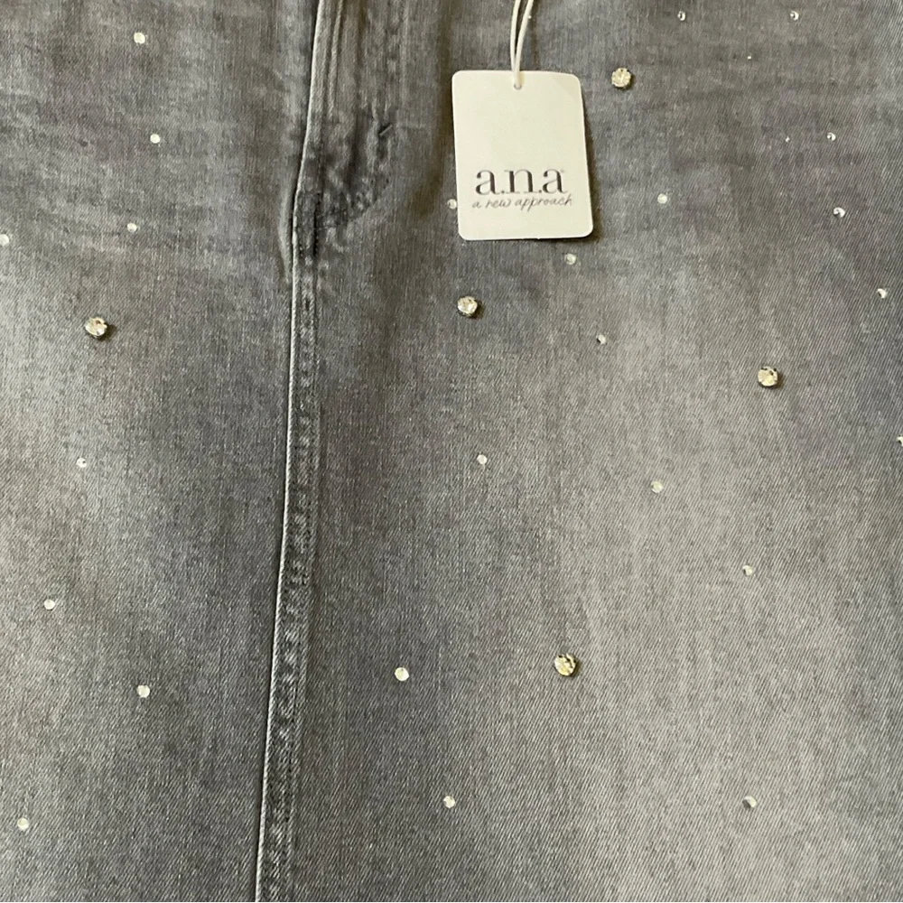 a.n.a High Waist Crystal Embellished Gray Denim Skirt Midi NWT size 12 - Picture 2 of 11
